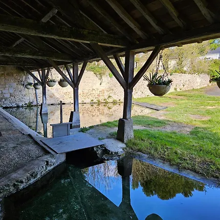 Au Pied Du Lavoir Odile Oda ve Kahvaltı Grezille